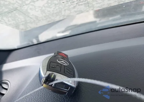 2012 Mercedes-Benz C 300 Sport 4Matic z USA, uszkodzony, nr VIN WDDGF8BB4CA611020